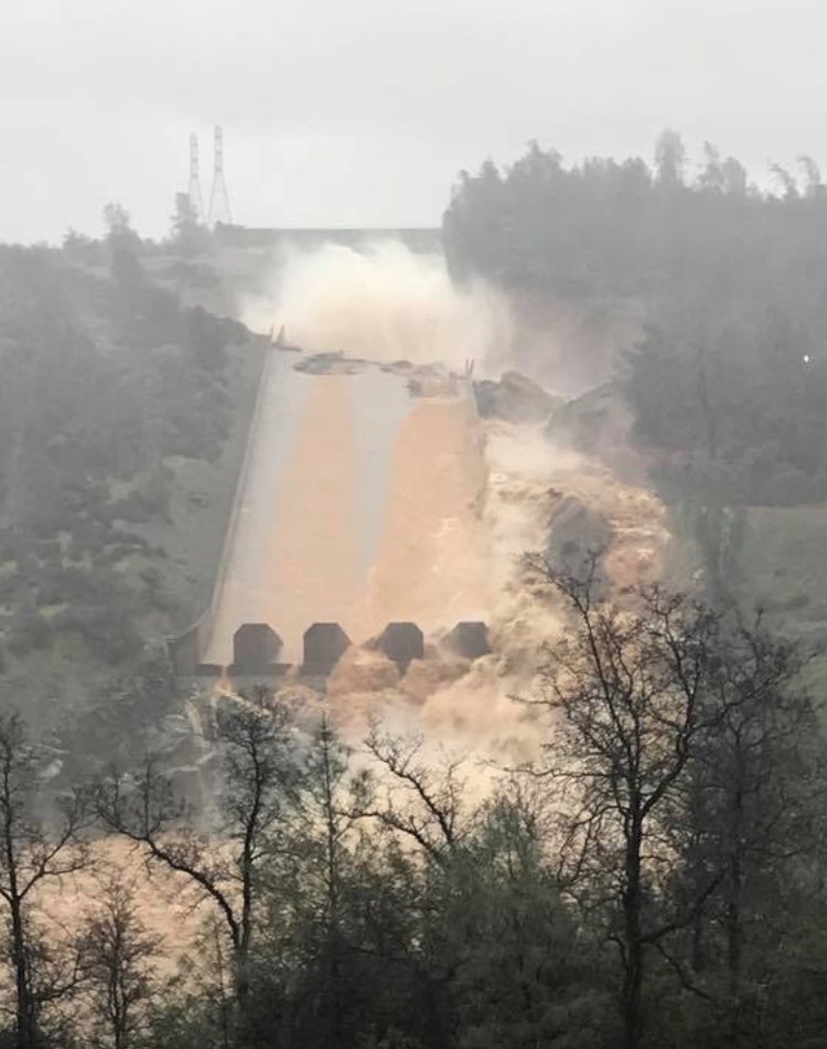 Spillway at Oroville comes apart!