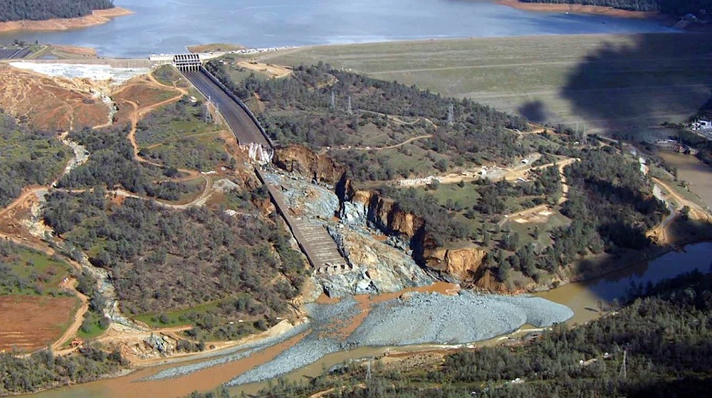 Key Oroville drain plugged as heavy storms pounded the reservoir