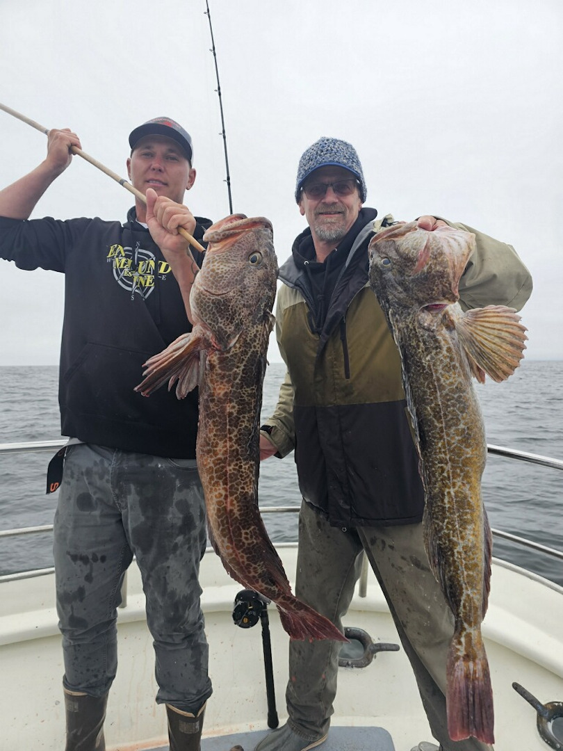 Anglers reeling in rockfish, lingcod